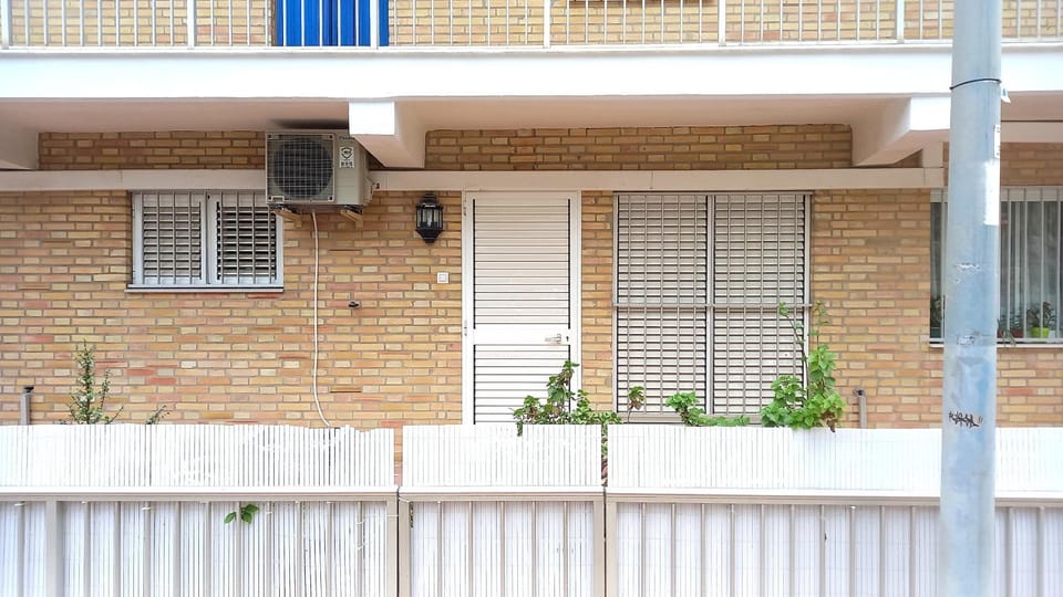 Property building, Facade/entrance, Off site