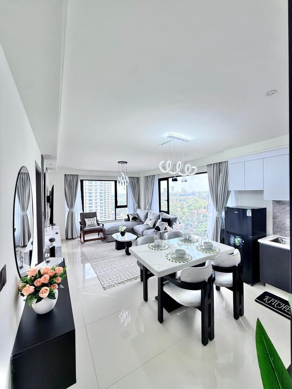 Communal lounge/ TV room, Bed, TV and multimedia, Living room, Photo of the whole room, Seating area, Evening entertainment, Bedroom