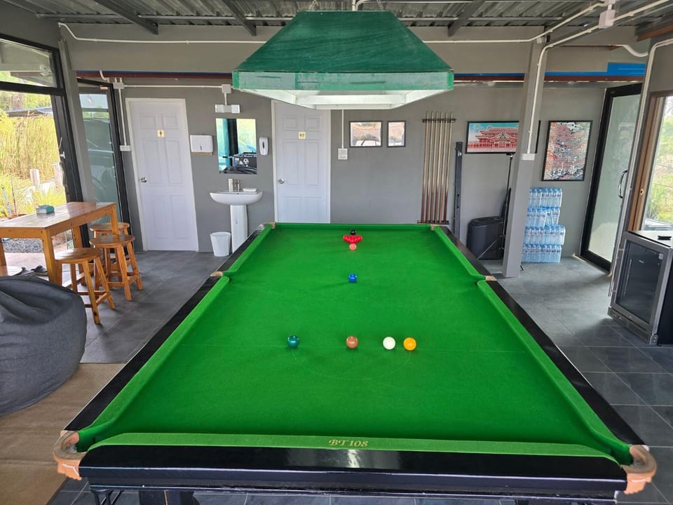 Billiard, Game Room