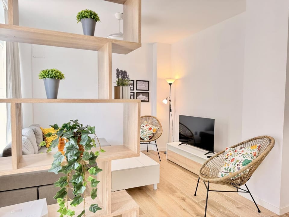 Communal lounge/ TV room, Living room, Seating area
