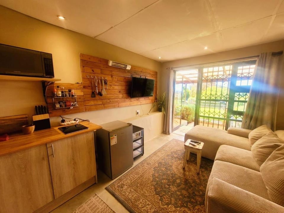 Panoramic Mountain Views Off-Grid Private Bungalow Apartment in Cape Town