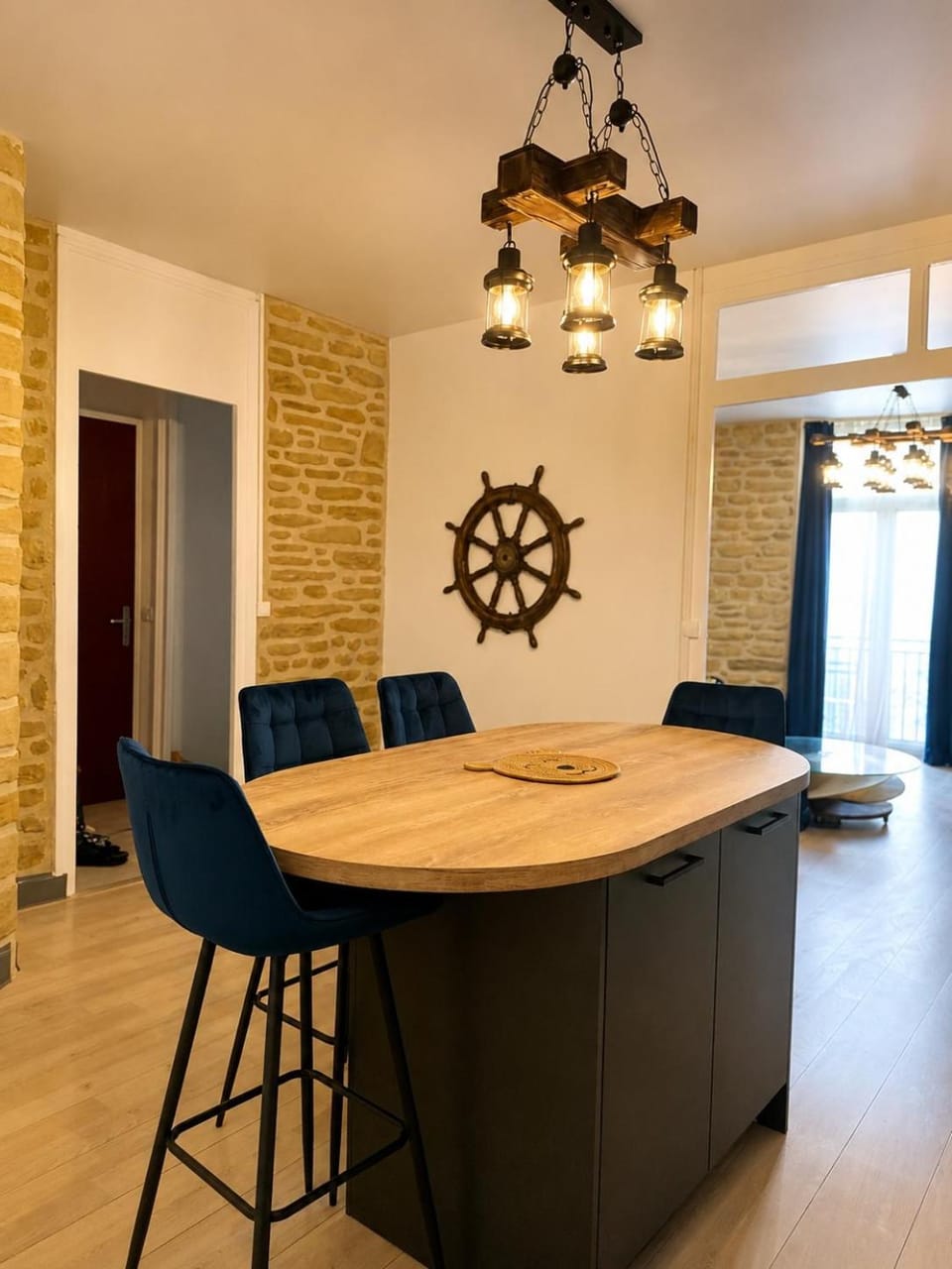 Kitchen or kitchenette, Dining area, stove