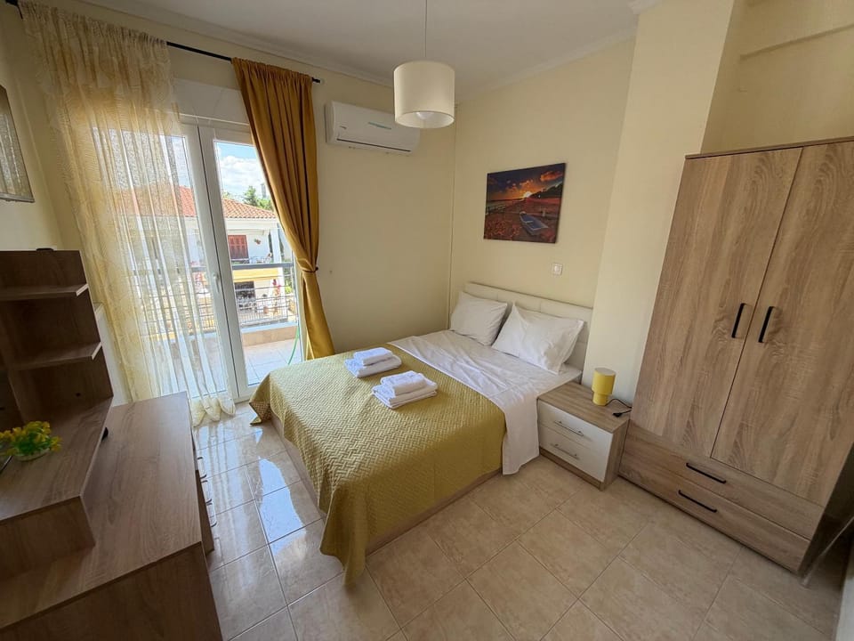 Bed, TV and multimedia, towels, wardrobe, air conditioner
