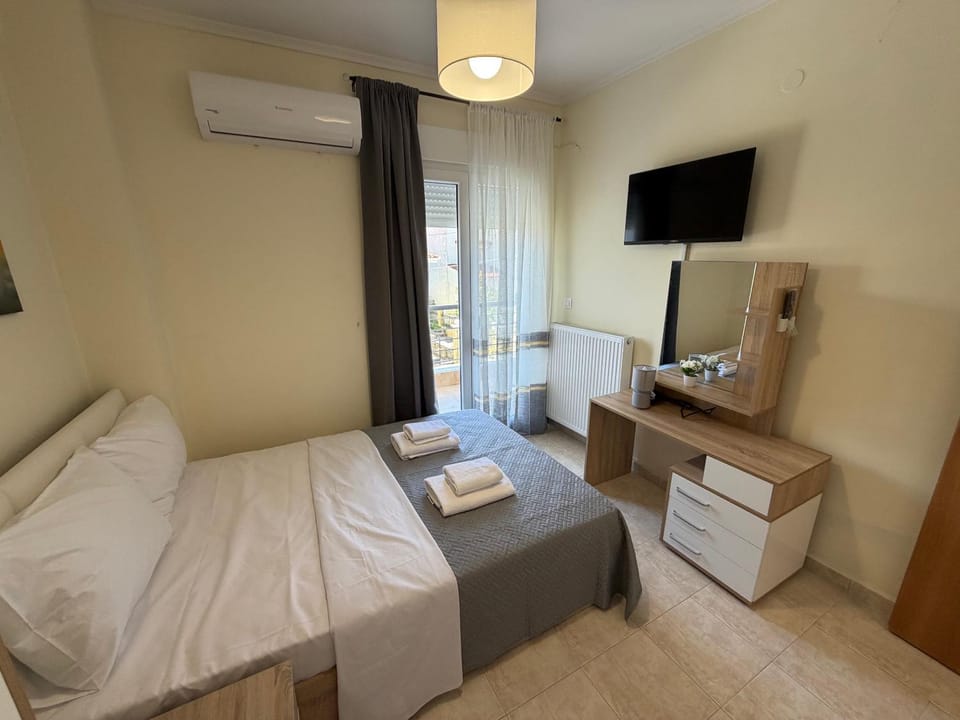 Bed, TV and multimedia, towels, air conditioner