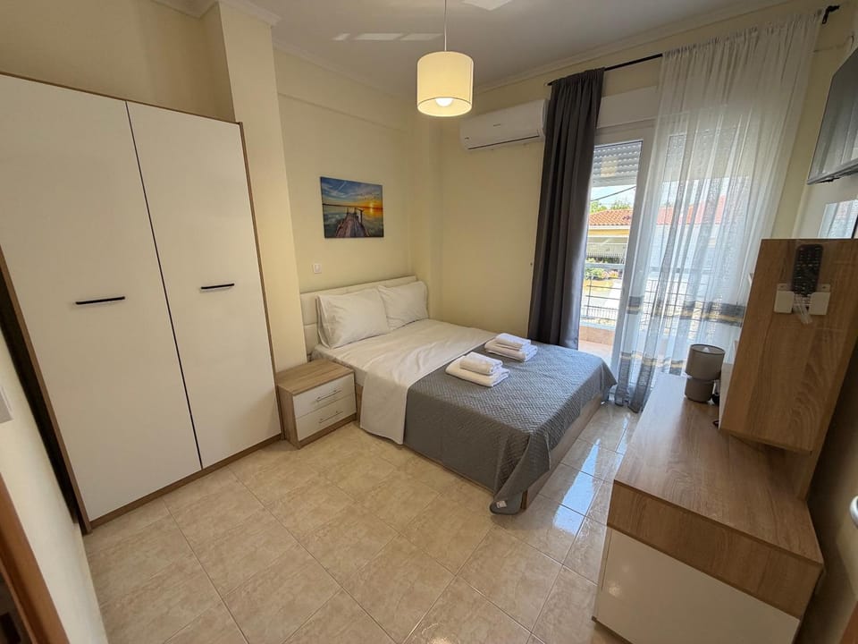 Bed, TV and multimedia, towels, wardrobe, air conditioner