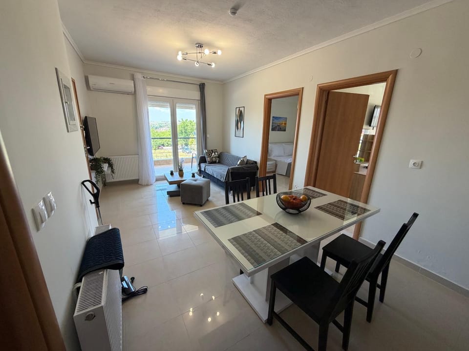 TV and multimedia, Seating area, Dining area, air conditioner