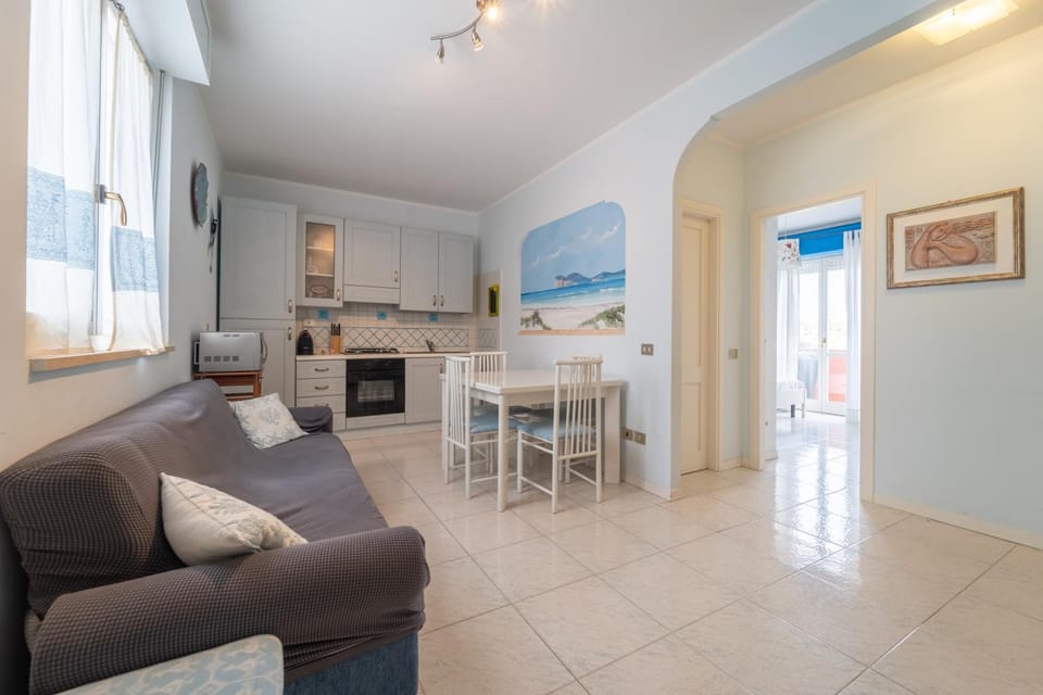 Bathroom, Living room, Photo of the whole room, Seating area, Dining area, Bedroom, oven, kitchen
