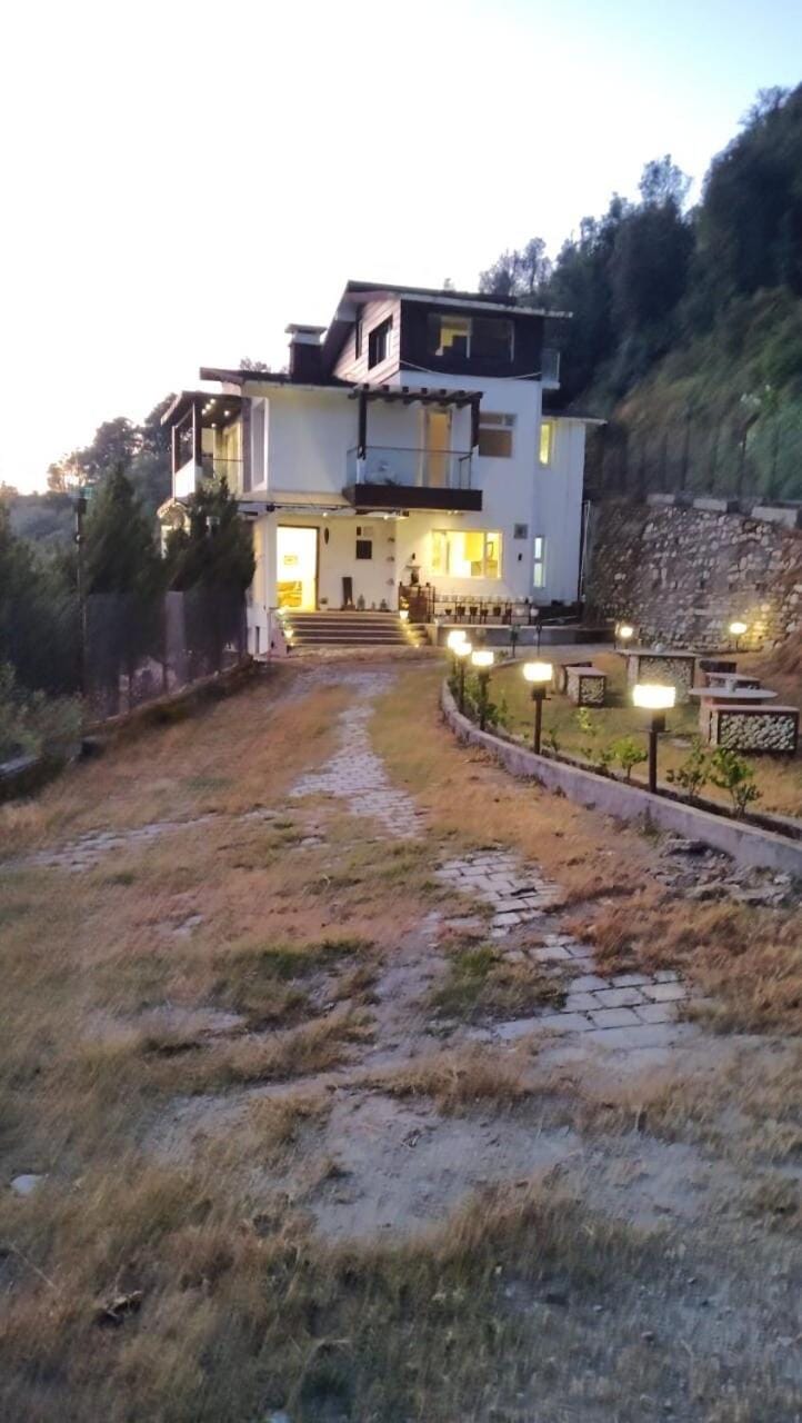 Luxury Chalet Villa Chalet in Himachal Pradesh