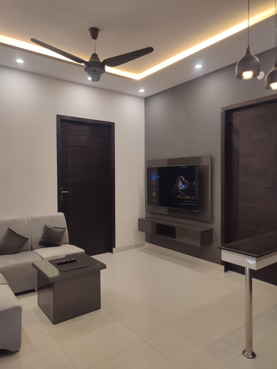 Communal lounge/ TV room, TV and multimedia, Living room, Seating area