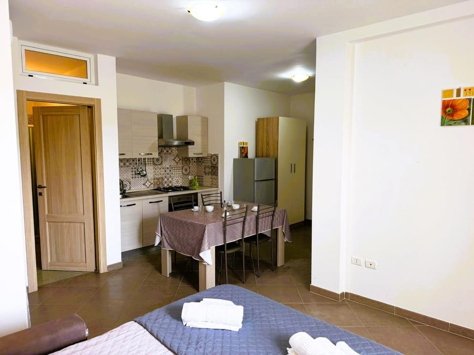 Kitchen or kitchenette, Dining area, oven, pet friendly, stove