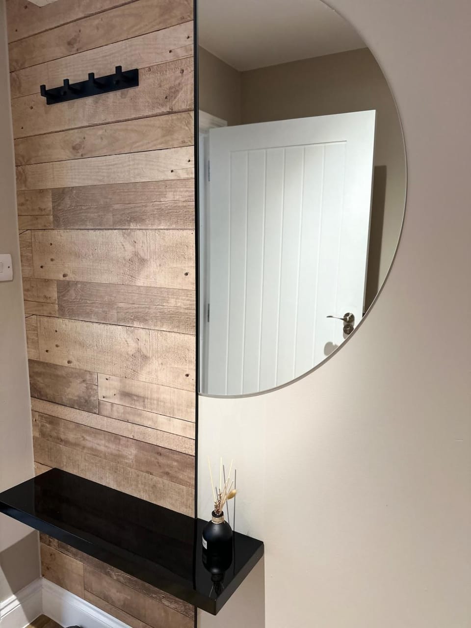 Stylish Norfolk Lodge with Private Hot Tub Apartment in Broadland District