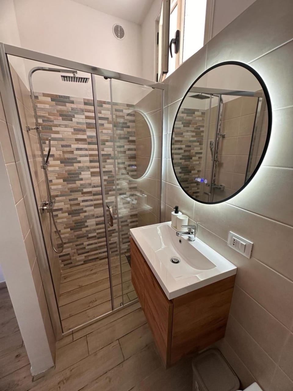 Shower, Bathroom, towels