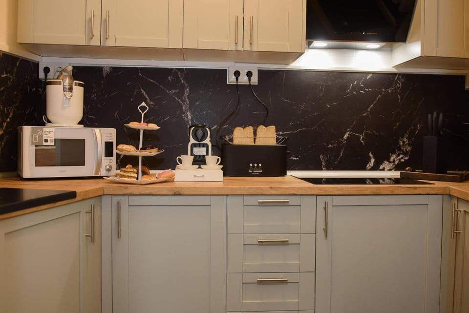 Kitchen or kitchenette, Living room