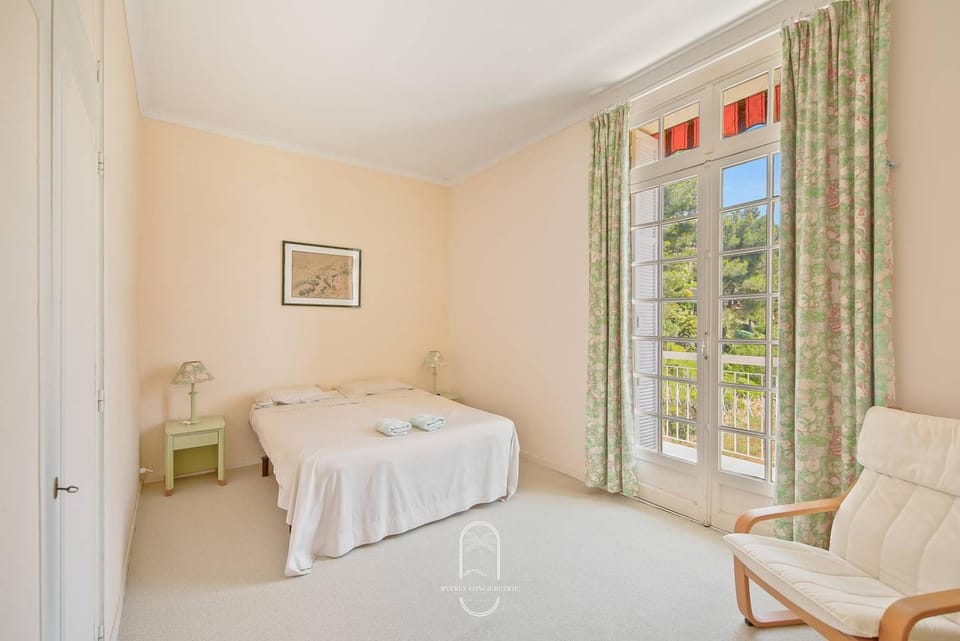 Bed, Photo of the whole room, air conditioner