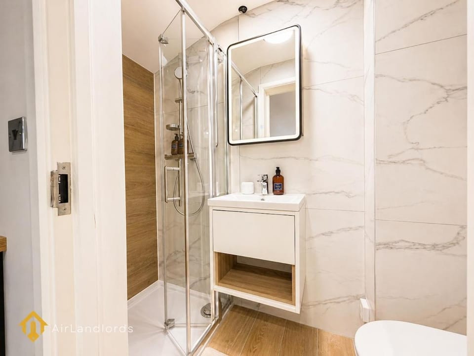 Fantastic Studio in the Heart of Hounslow! Apartment in Twickenham