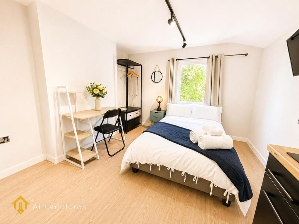 Fantastic Studio in the Heart of Hounslow! Apartment in Twickenham