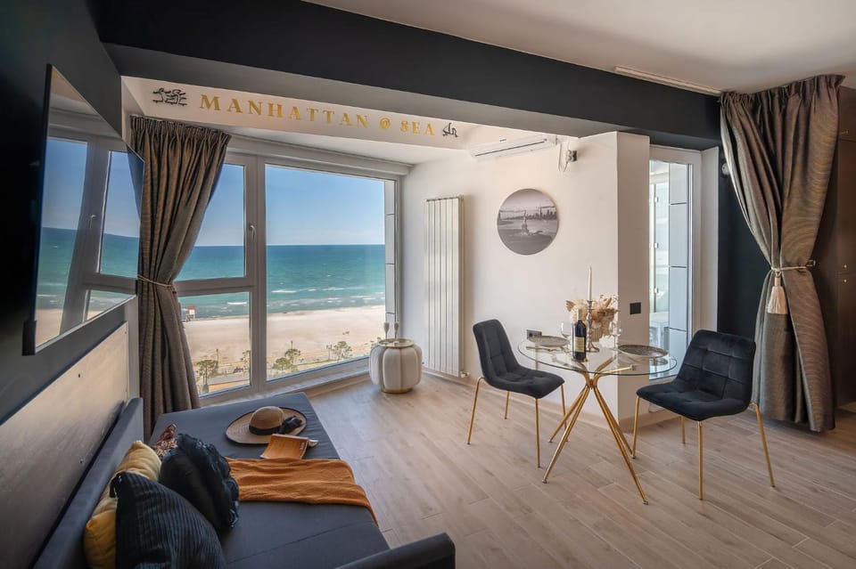 Manhattan Apartment in Infinity pools spa and parking Apartment in Constanța County