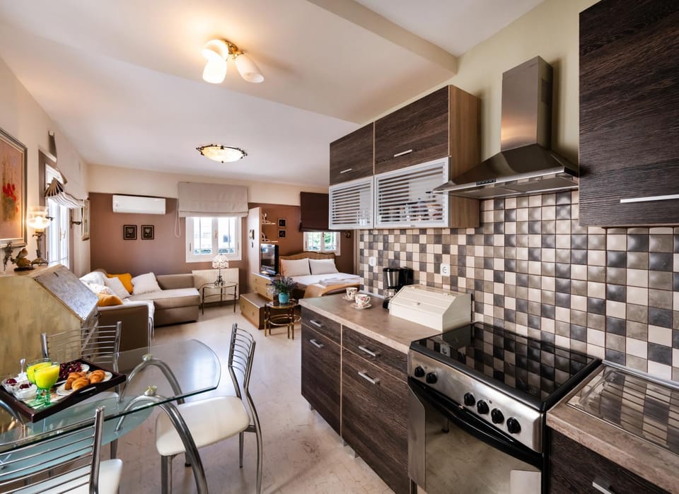 Living room, Dining area, Bedroom, kitchen