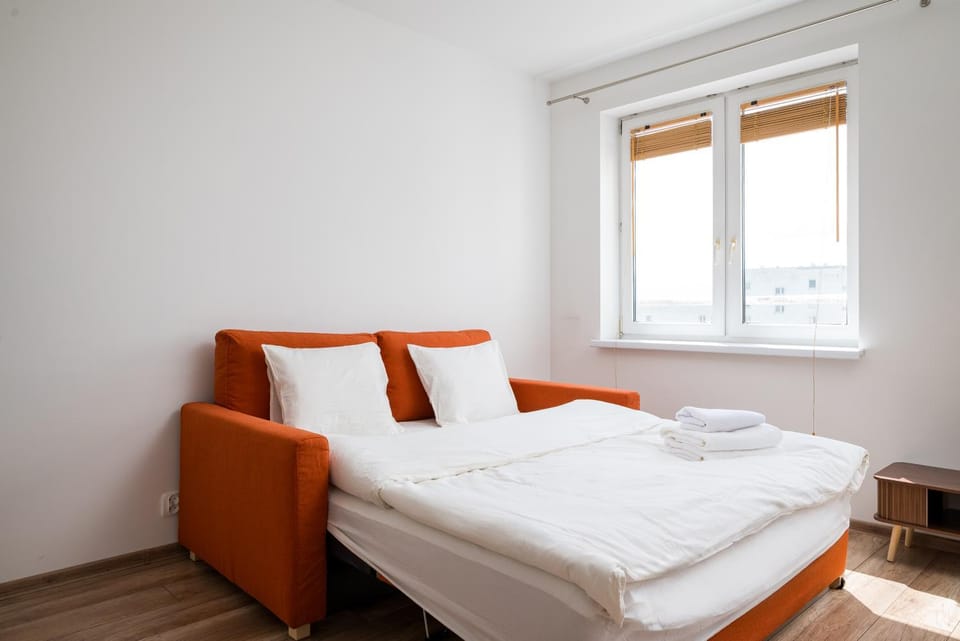Bed, Living room, Photo of the whole room, Seating area, Bedroom, towels