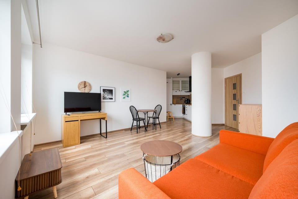 Communal lounge/ TV room, TV and multimedia, Kitchen or kitchenette, Living room, Seating area, Evening entertainment