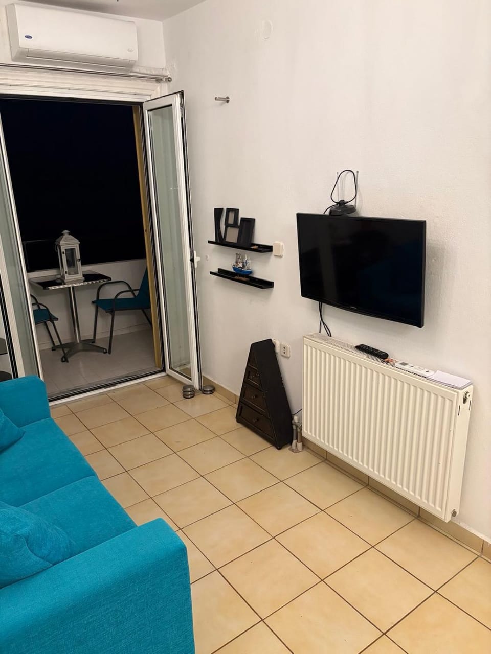 Big Blue Apartment in Akti Koundourou