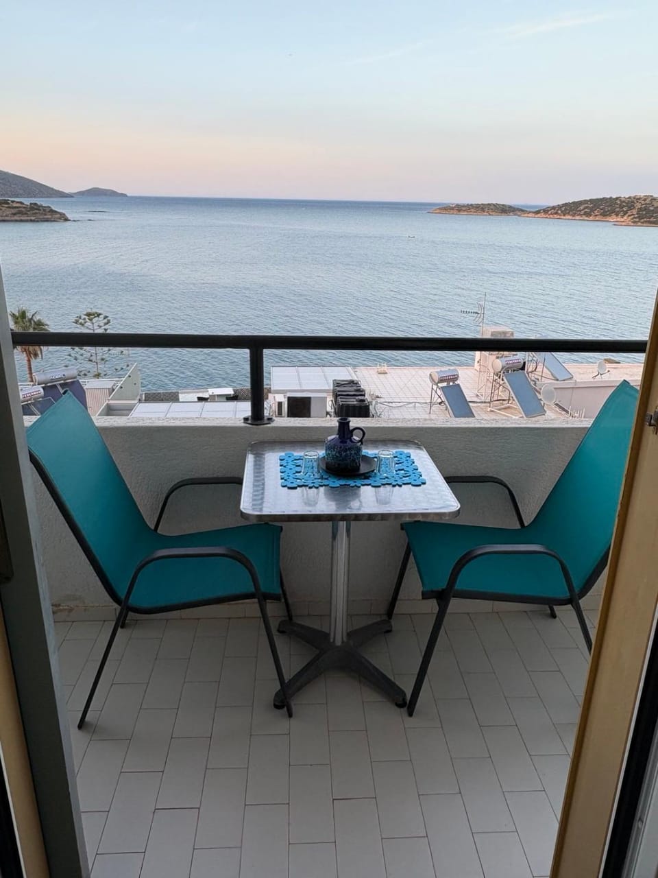 Big Blue Apartment in Akti Koundourou