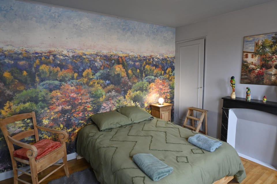 Bedroom, kitchen