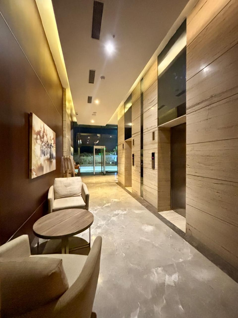 Riwaayat - Luxury Retreat with Warm Elegance Apartment in Gurugram