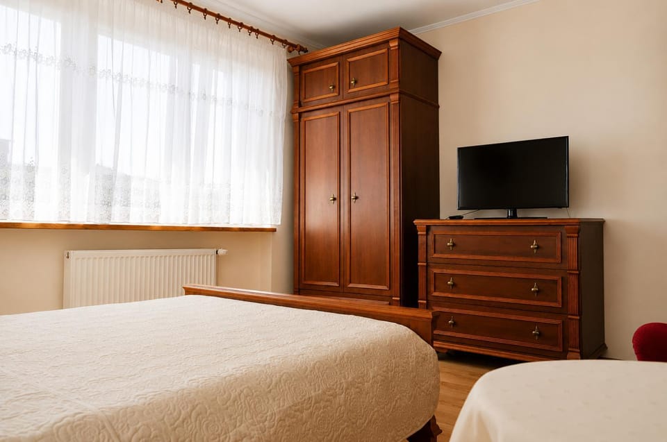 Bed, Photo of the whole room, wardrobe
