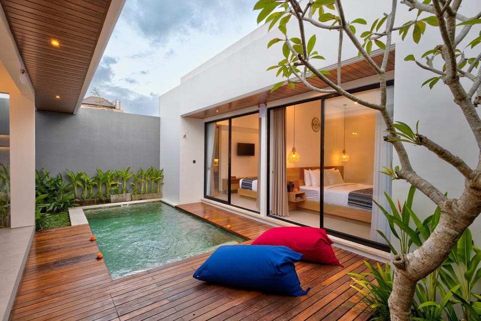 Property building, Bedroom, Swimming pool
