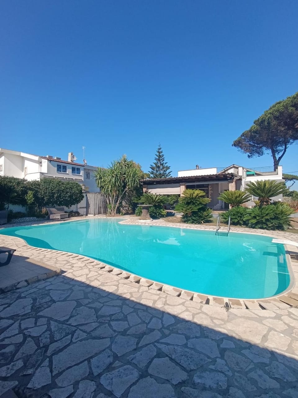 villa con piscina privata vicino al mare House in Anzio