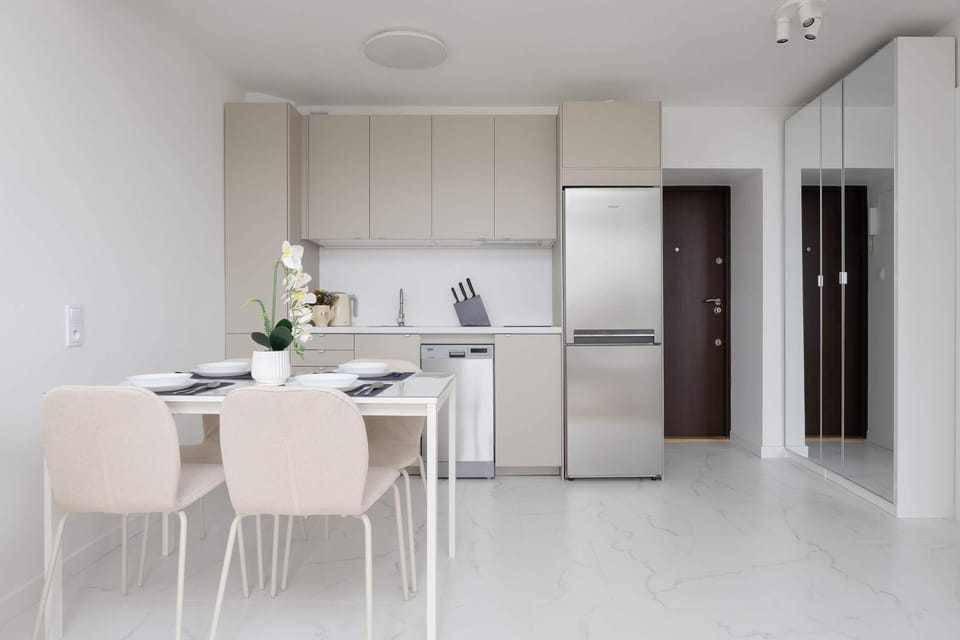 Kitchen or kitchenette, Dining area, oven