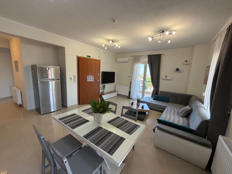 Living room, Seating area, Dining area