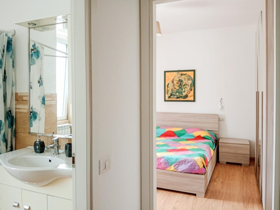 Bed, Bathroom, Photo of the whole room, Bedroom, towels