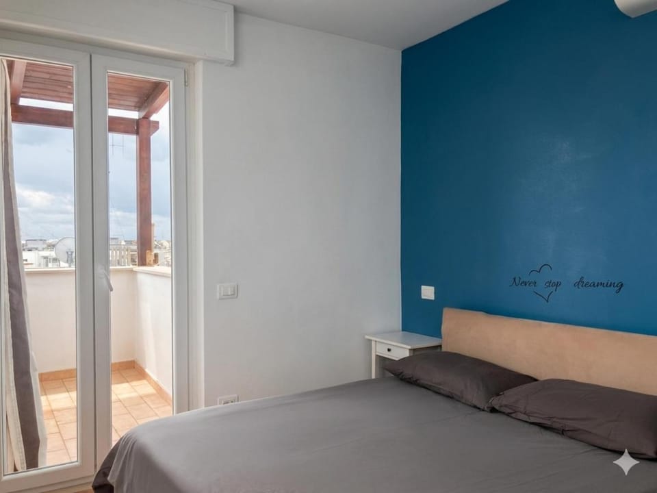 Bed, Balcony/Terrace, Bedroom