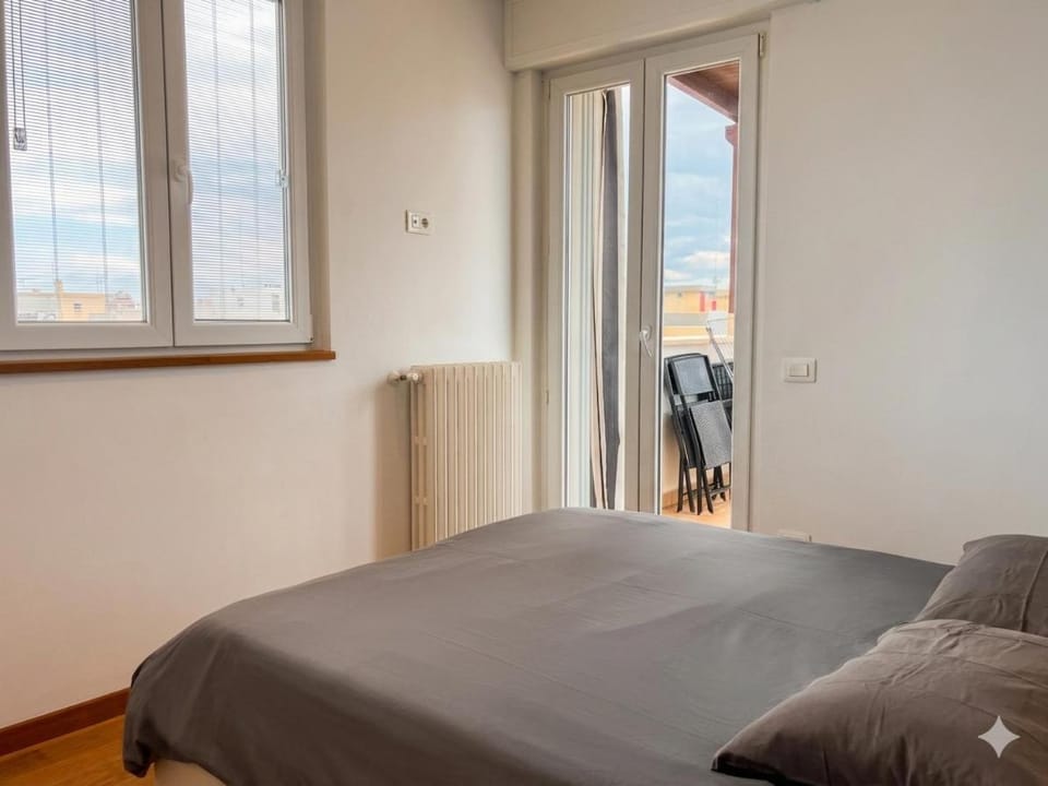Bed, Balcony/Terrace, Bedroom
