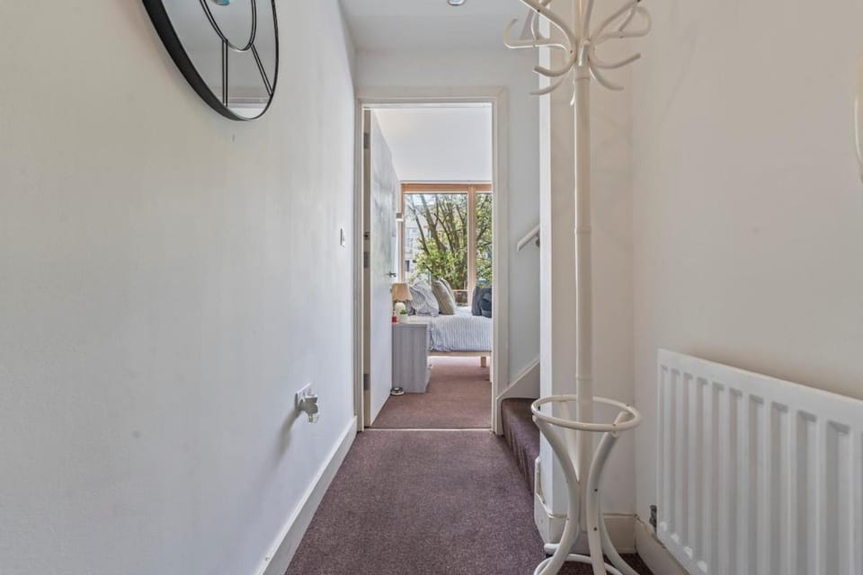 #160 Cozy House at Electric Wharf-For Contractors House in Coventry