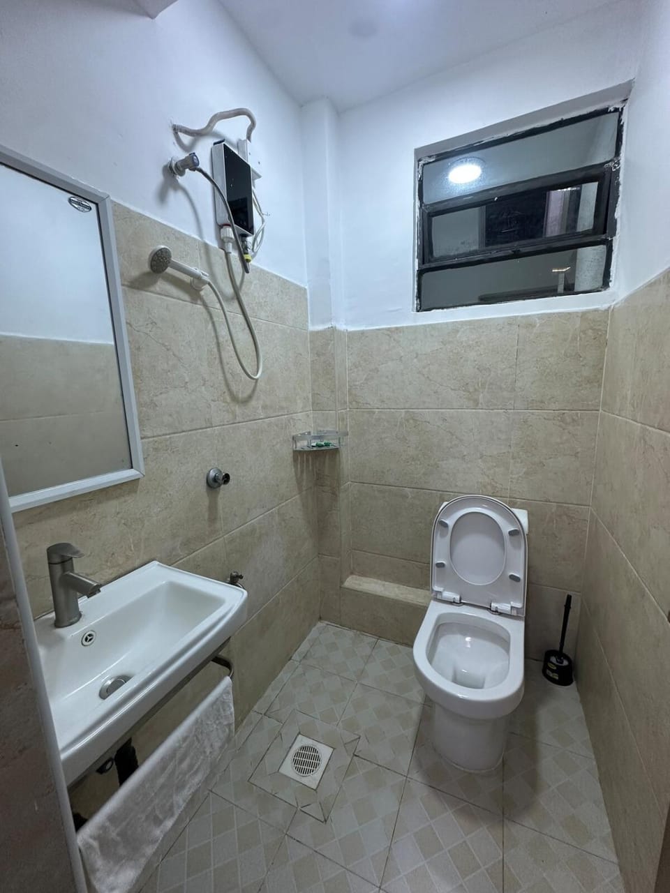 Kilimani Budget Stay with Workspace , CBD Access Apartment in Nairobi