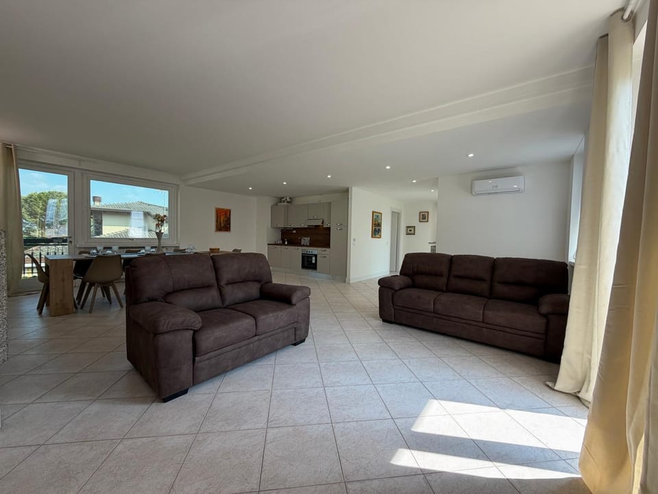 GIRASOLE HOUSe Apartment in Desenzano del Garda