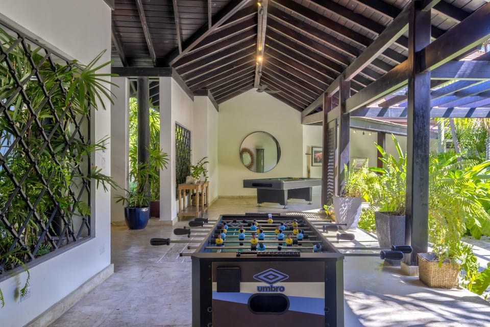 Billiard, Game Room