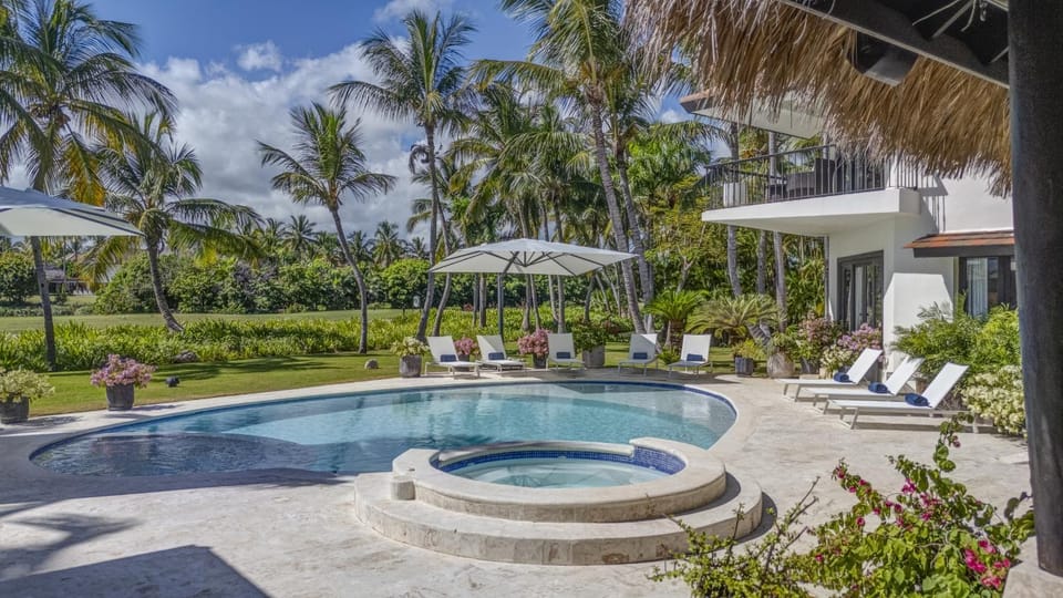 Patio, Day, Garden, Garden view, Pool view, Swimming pool, sunbed