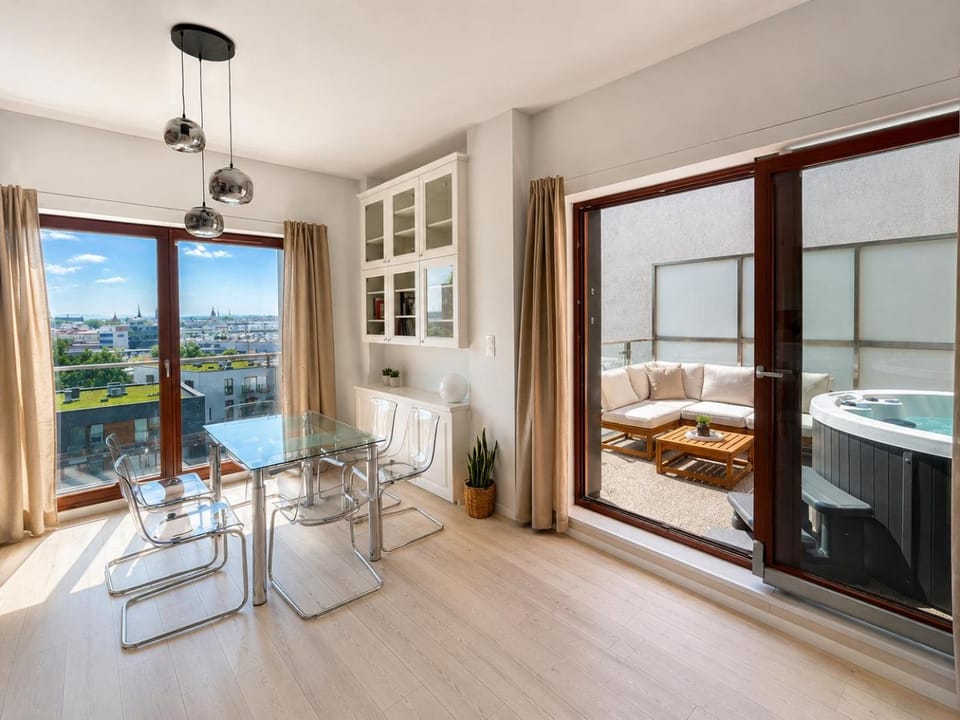 Hot Tub, TV and multimedia, View (from property/room), Balcony/Terrace, City view, Landmark view, Mountain view, internet, air conditioner