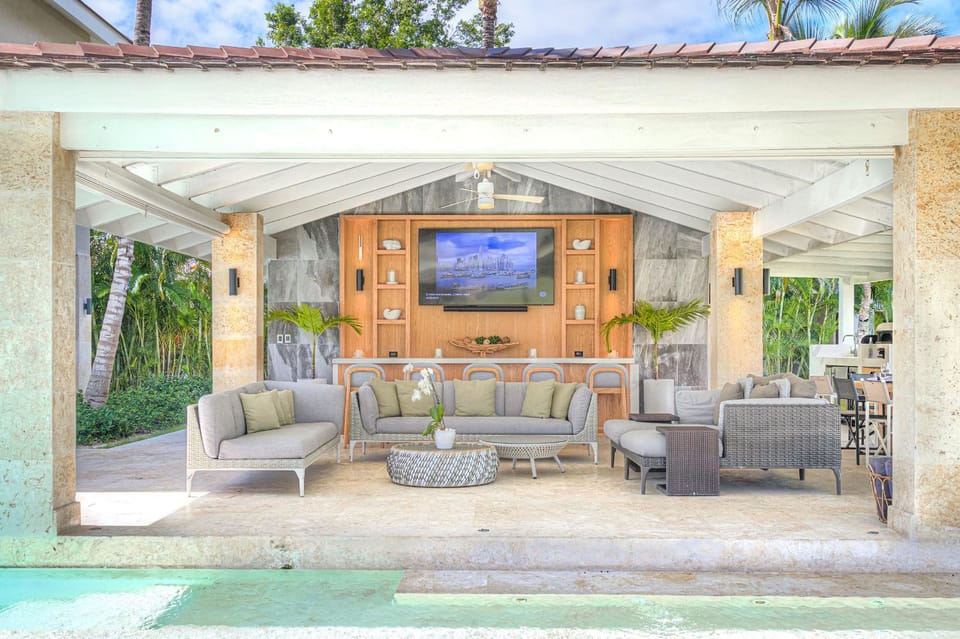 Patio, TV and multimedia