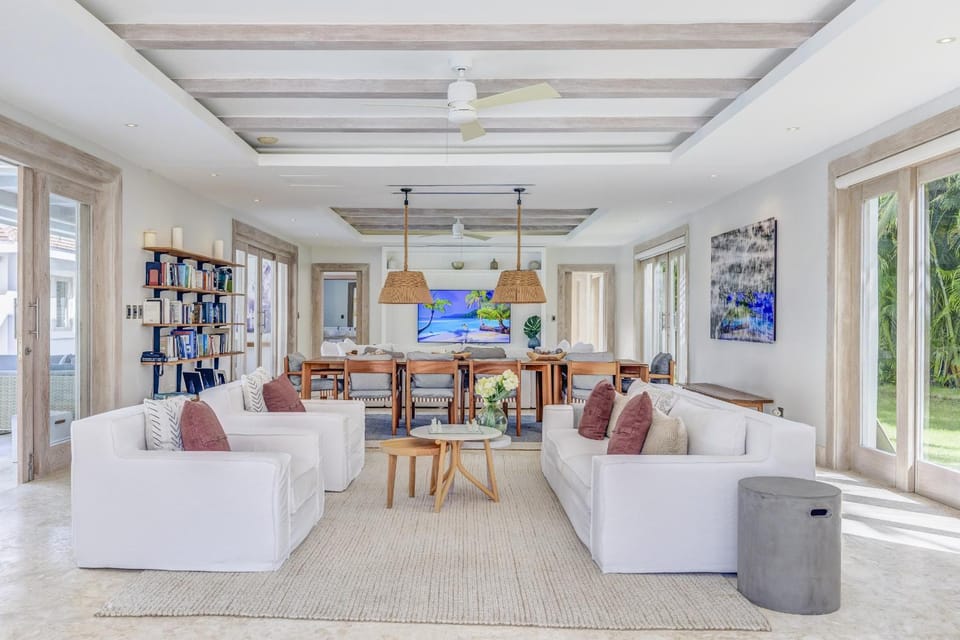 Living room, Seating area, Dining area