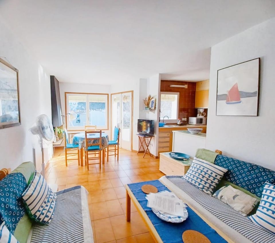 Living room, kitchen