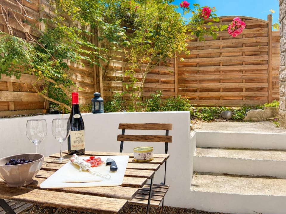 Patio, Day, Garden, Garden, Balcony/Terrace, Garden view