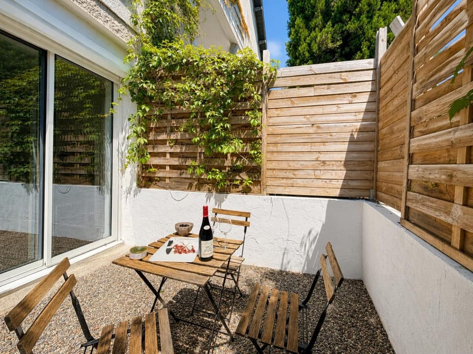 Patio, Day, Balcony/Terrace, Balcony/Terrace