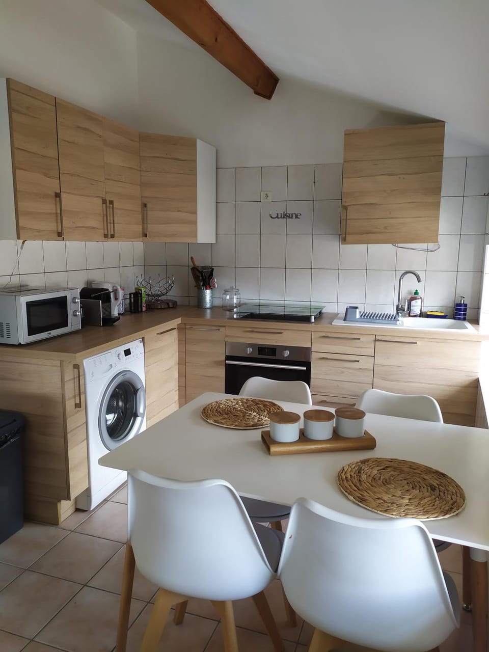 Dining area, oven, stove, washing machine