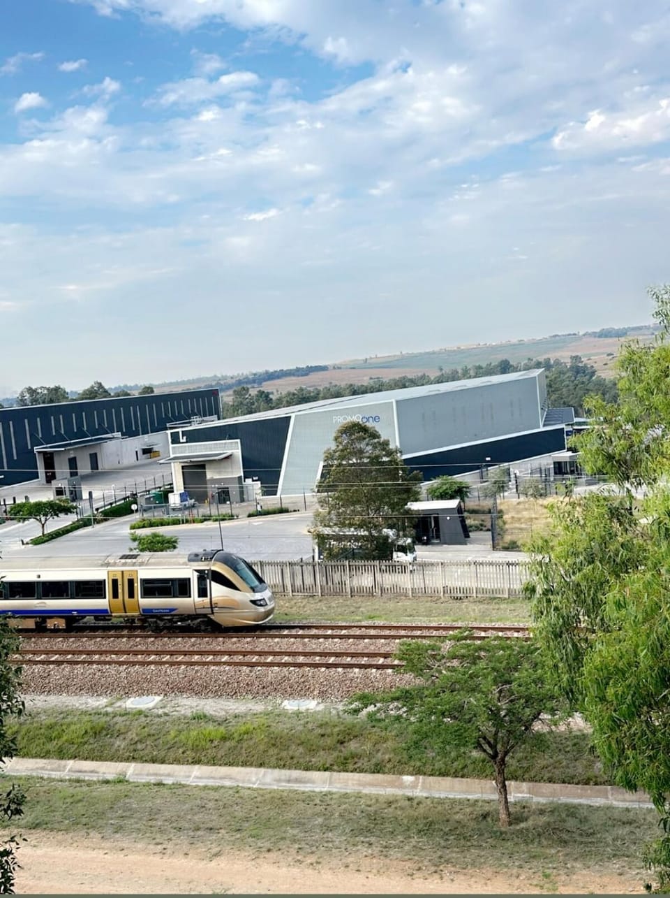 #AA Modern two bed rooms apartment with peaceful Train View Apartment in Sandton