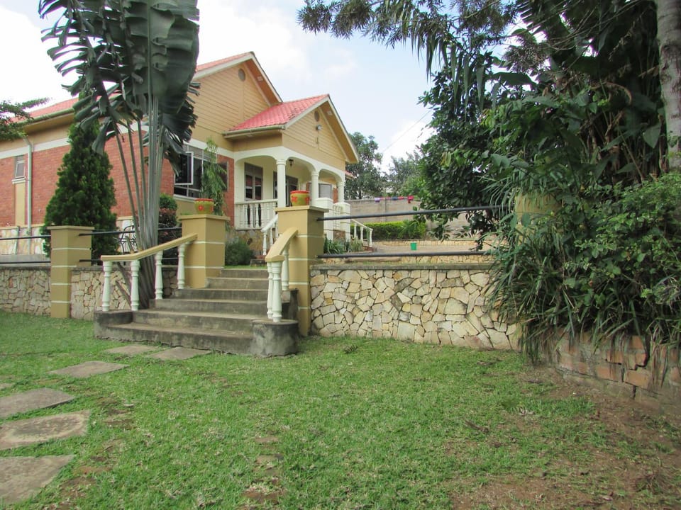 Namugongo Holiday Home House in Kampala